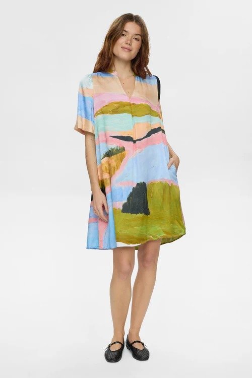 Octavia-Boutique-Womens-Blue-Scenic-Landscape-Print-Short-Sleeve-V-Neck-Mini-Dress-5.jpg